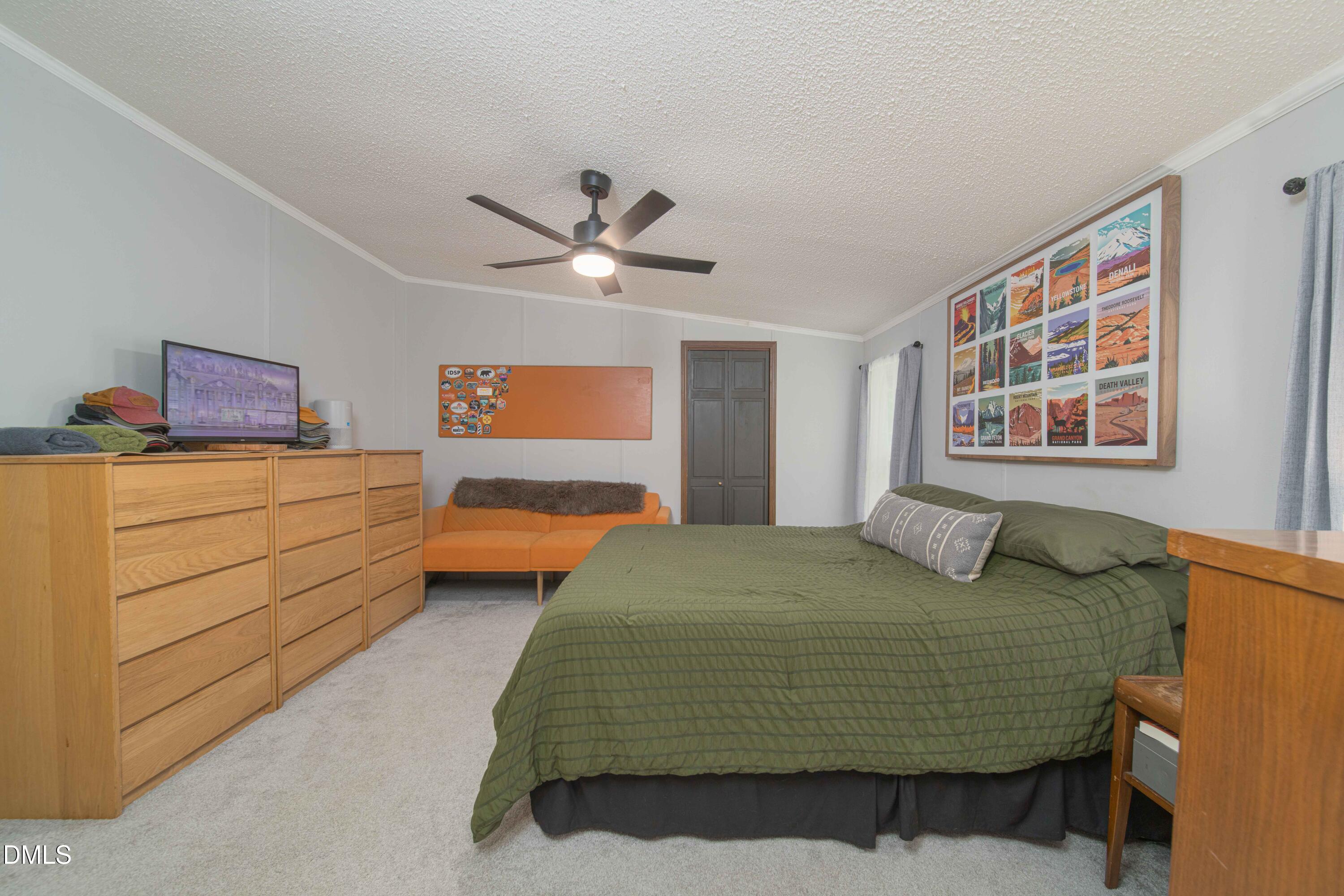 748 Hunters Circle