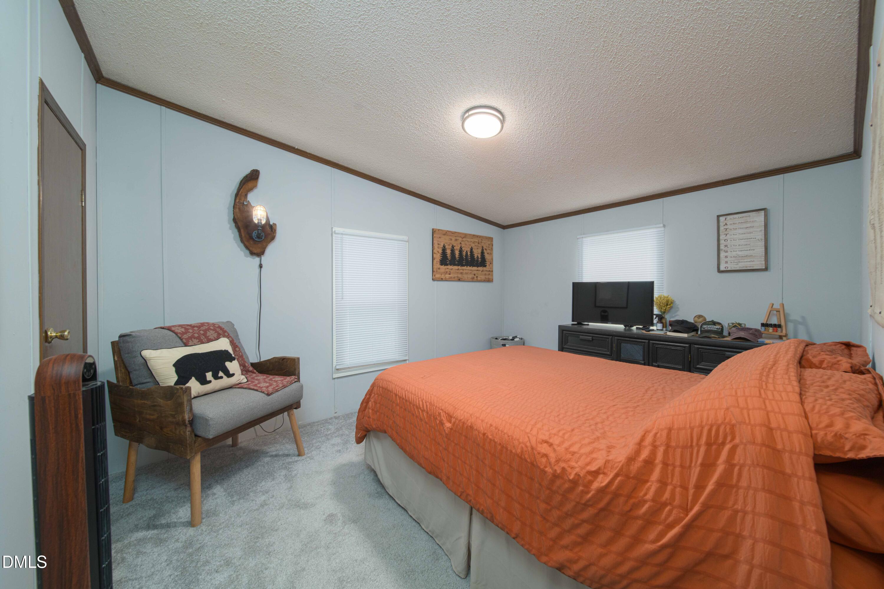 748 Hunters Circle