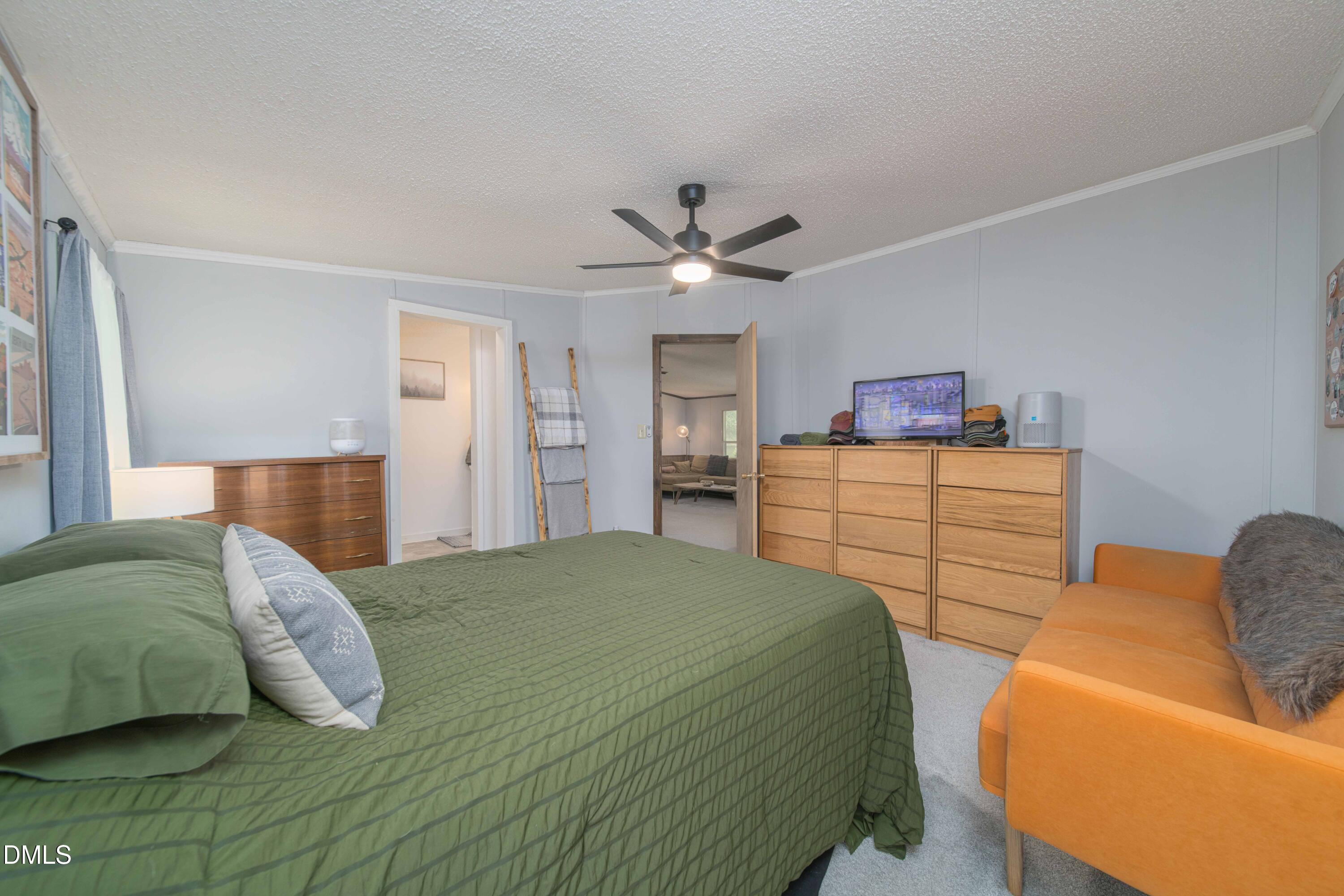 748 Hunters Circle