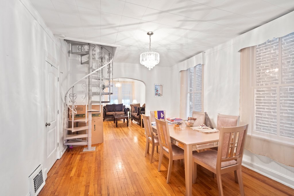 1436 N Campbell Avenue