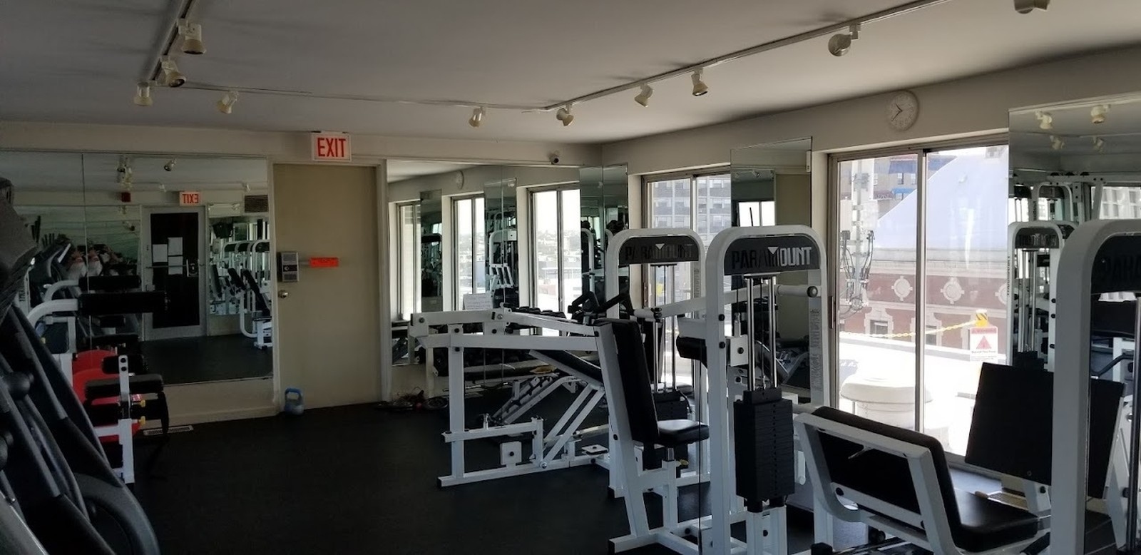 450 W Briar Place Unit: 8M