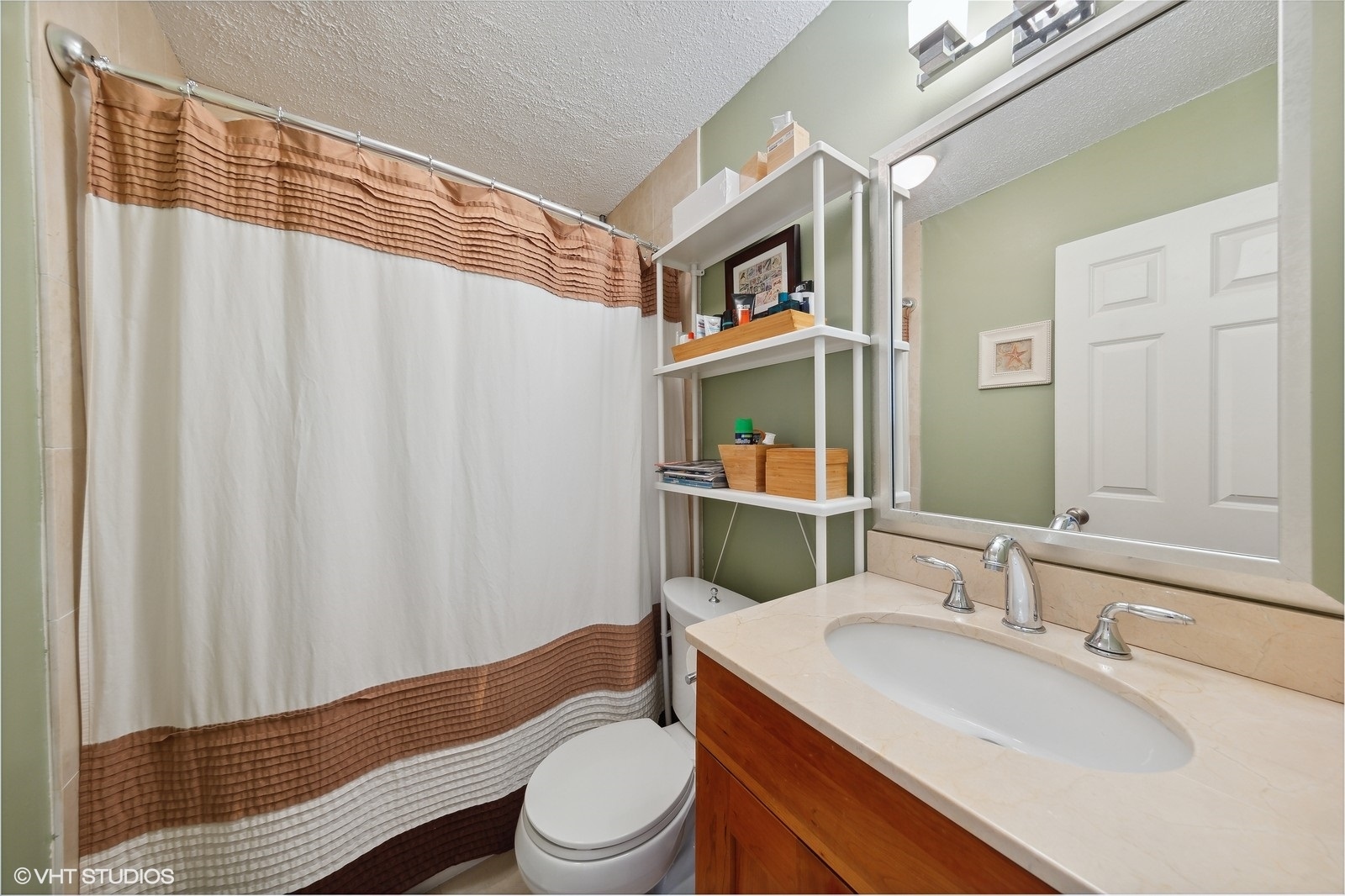 450 W Briar Place Unit: 8M