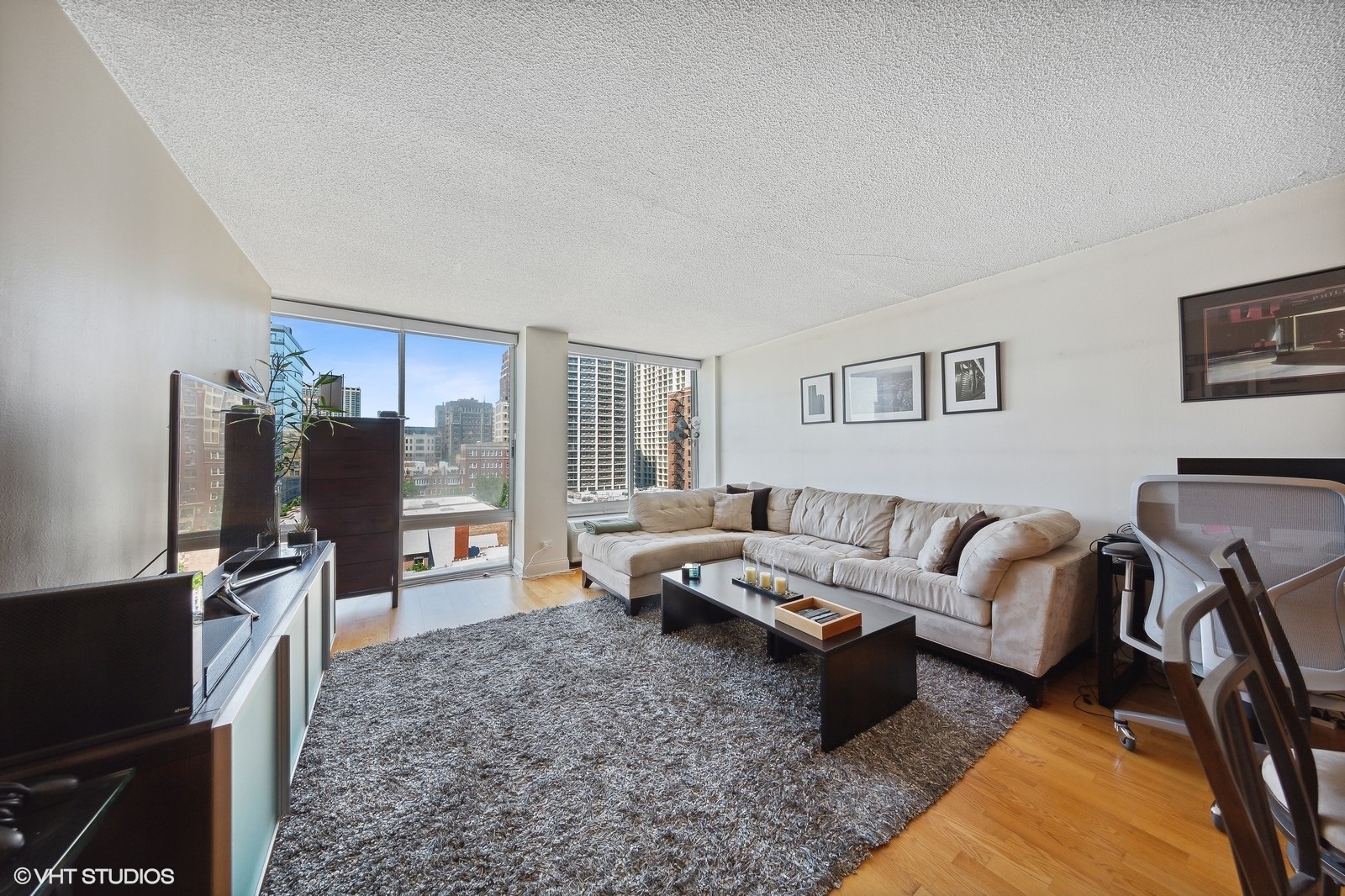 450 W Briar Place Unit: 8M