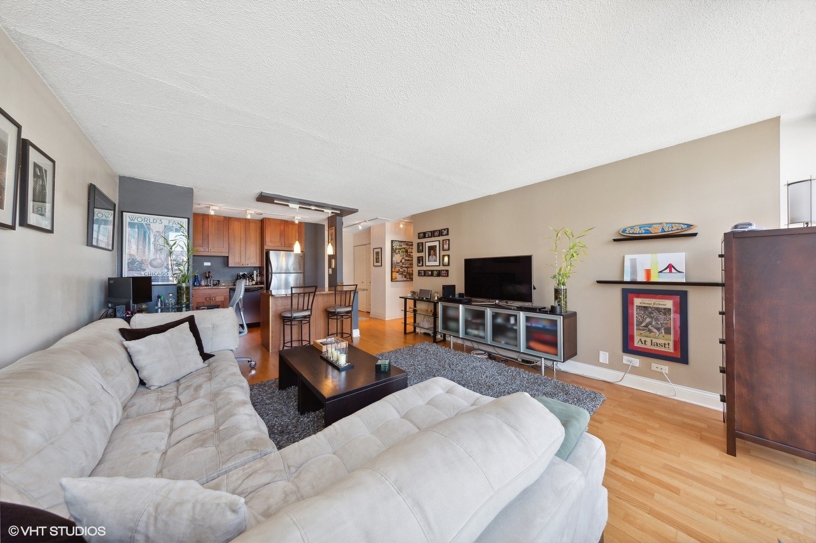 450 W Briar Place Unit: 8M