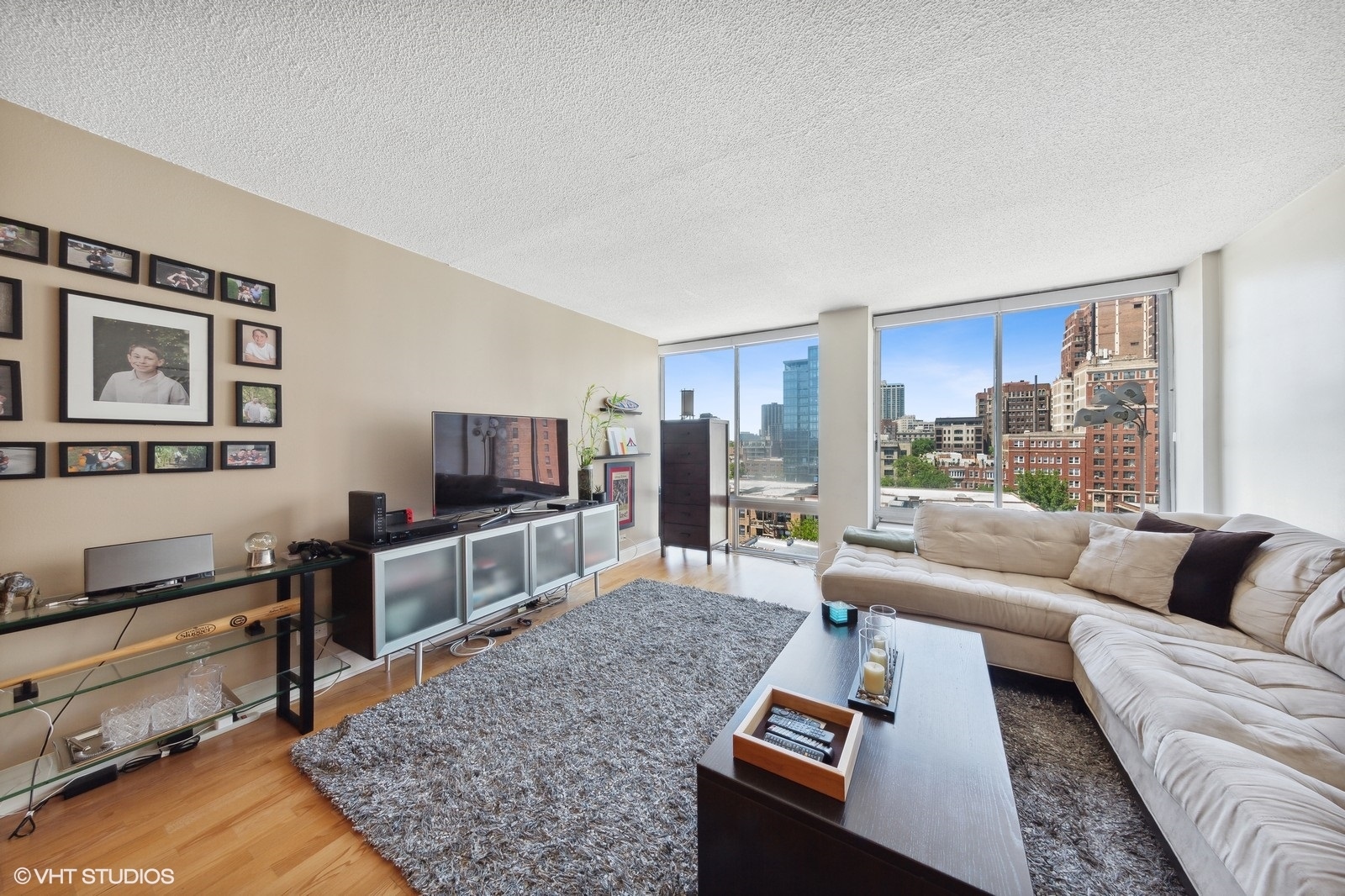450 W Briar Place Unit: 8M