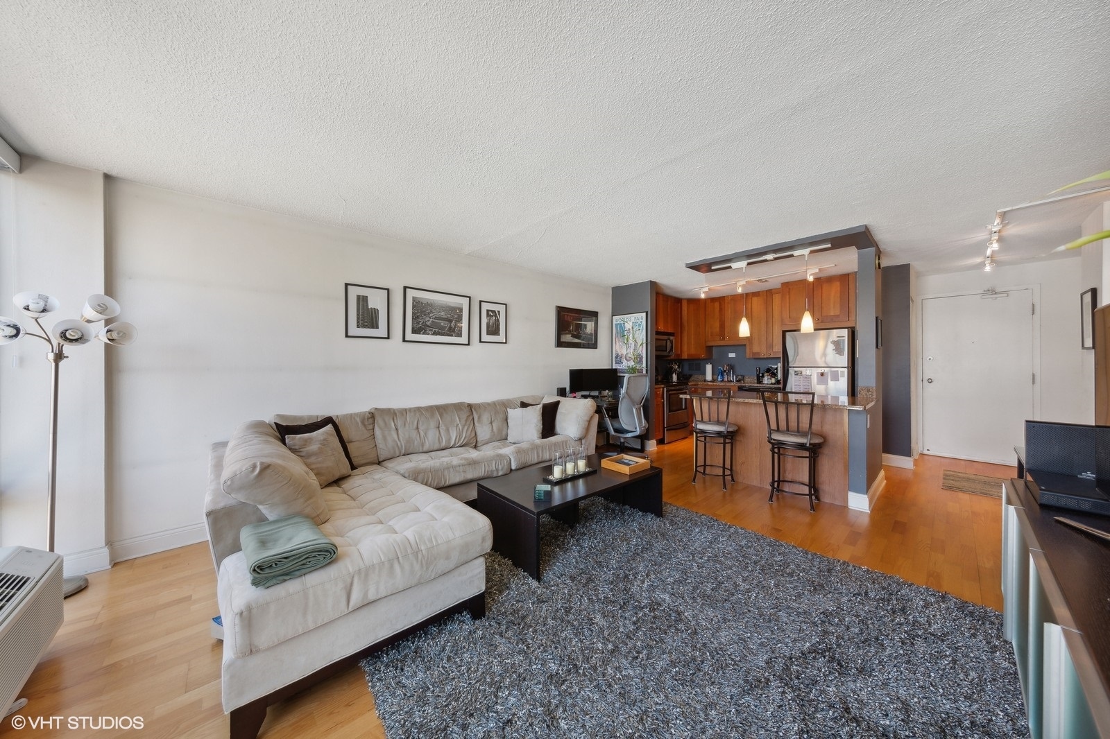 450 W Briar Place Unit: 8M