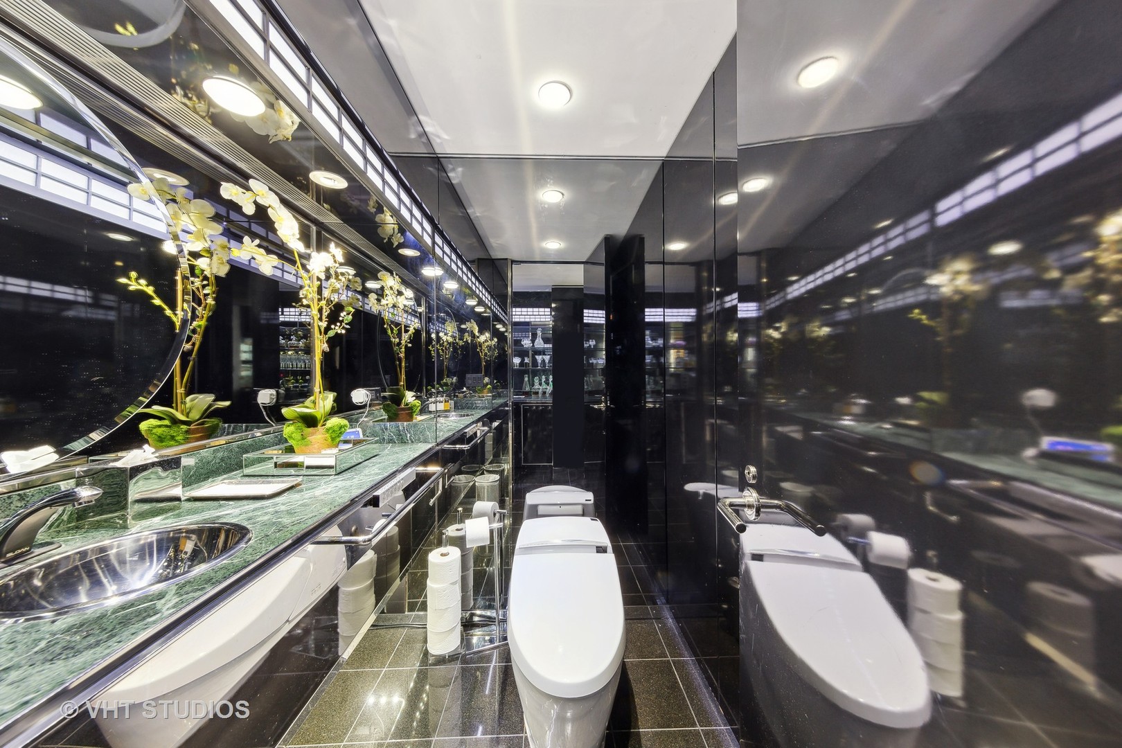 180 E Pearson Street Unit: 6907