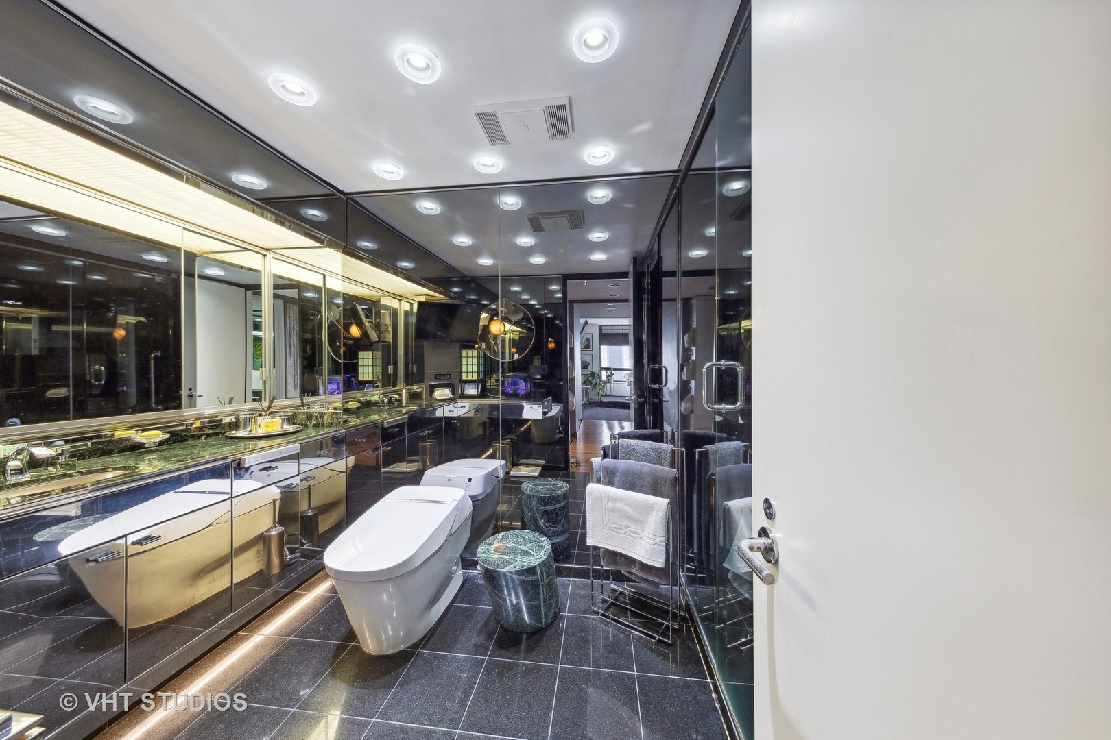 180 E Pearson Street Unit: 6907