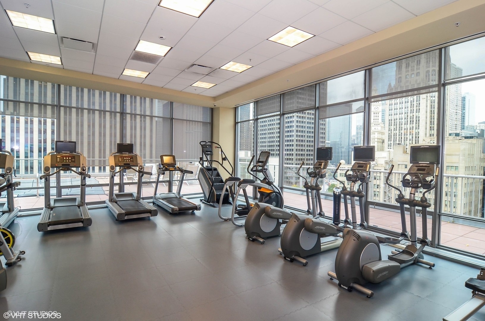 240 E Illinois Street Unit: 402