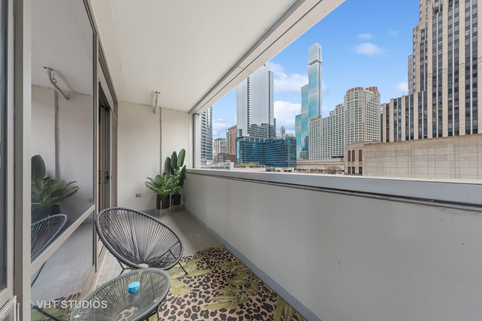 240 E Illinois Street Unit: 402