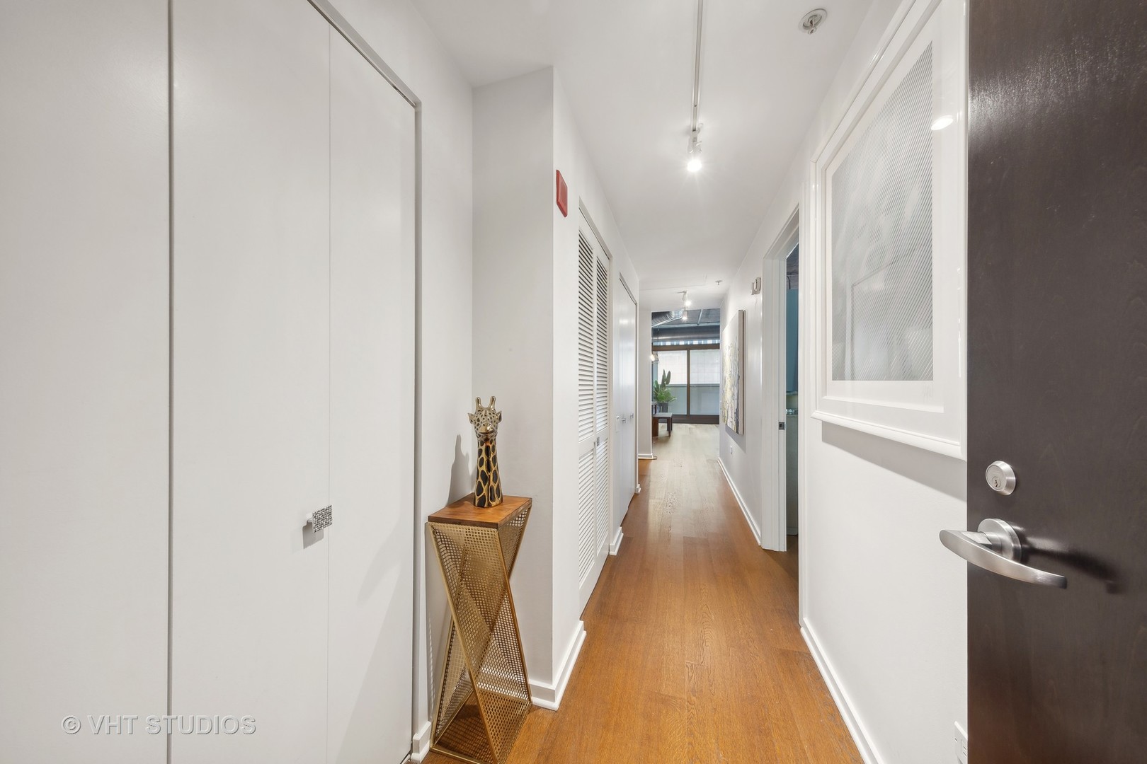 240 E Illinois Street Unit: 402