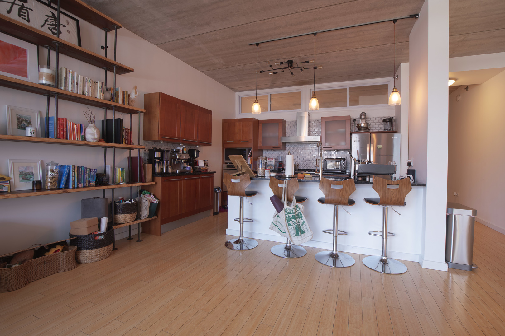 630 N Franklin Street Unit: 803