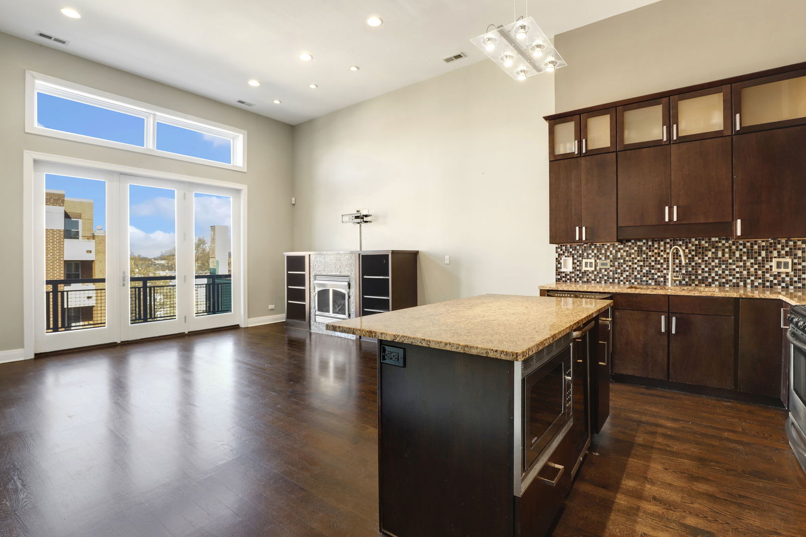 3553 W Montrose Avenue Unit: 4E