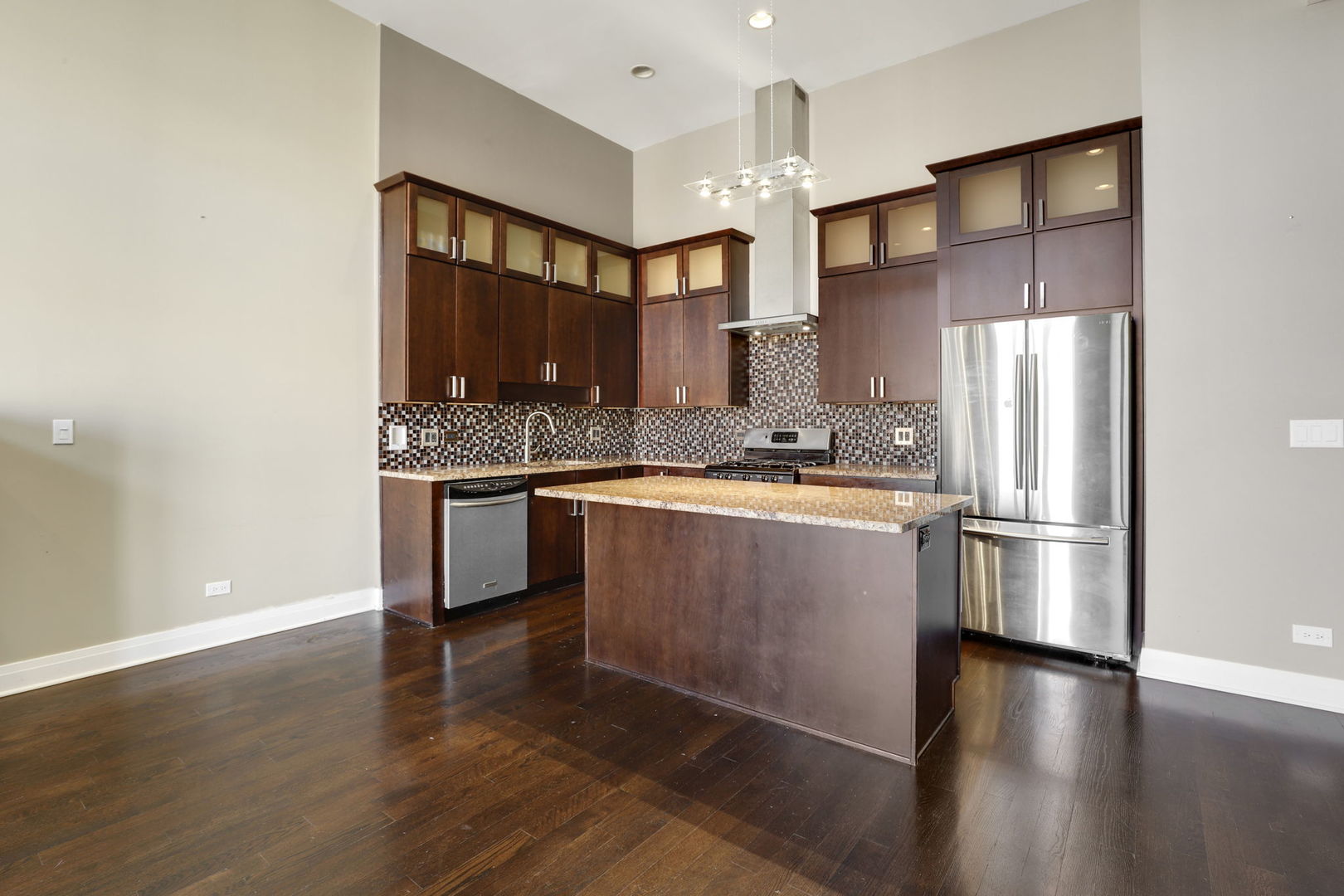 3553 W Montrose Avenue Unit: 4E