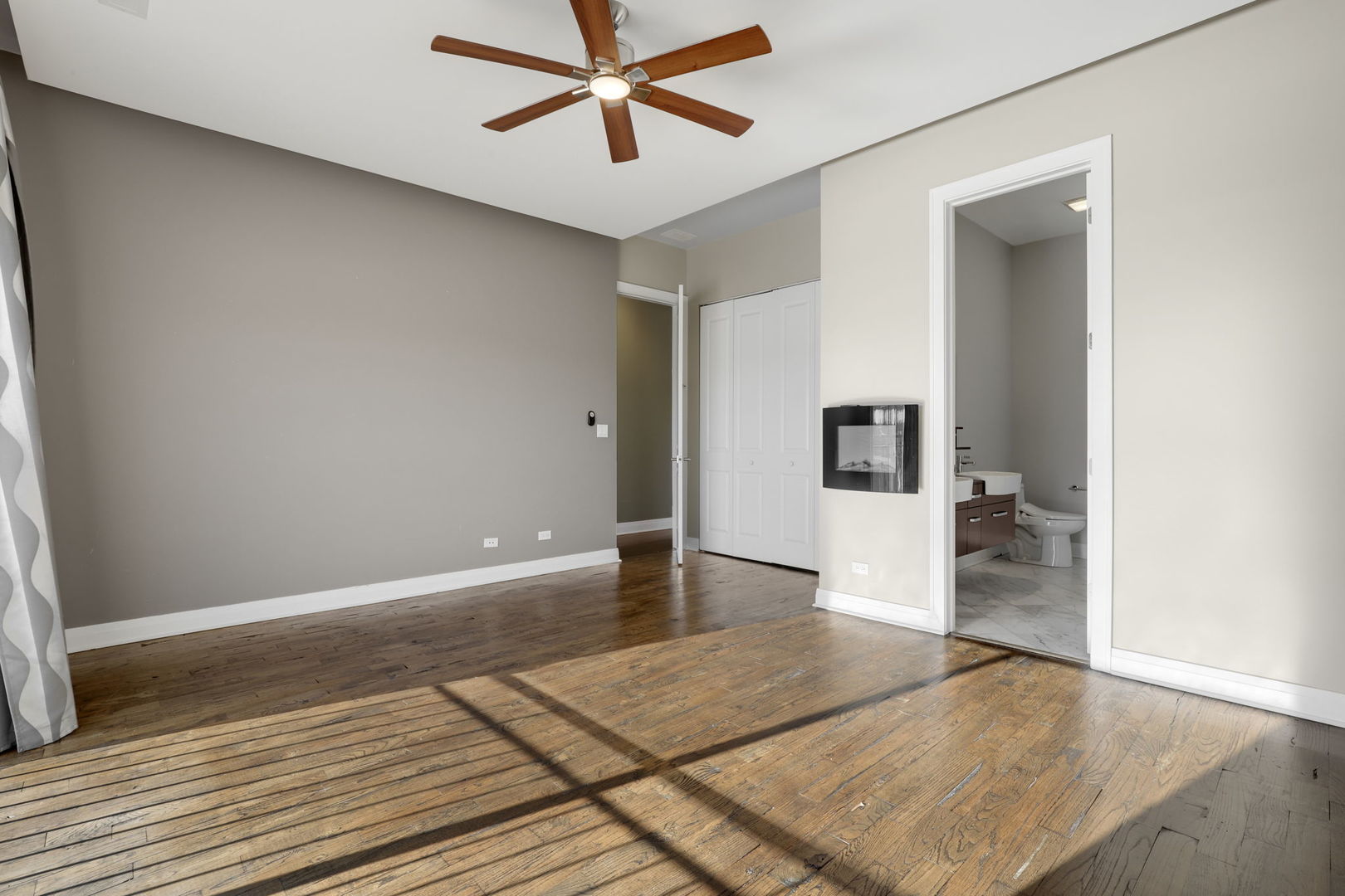 3553 W Montrose Avenue Unit: 4E