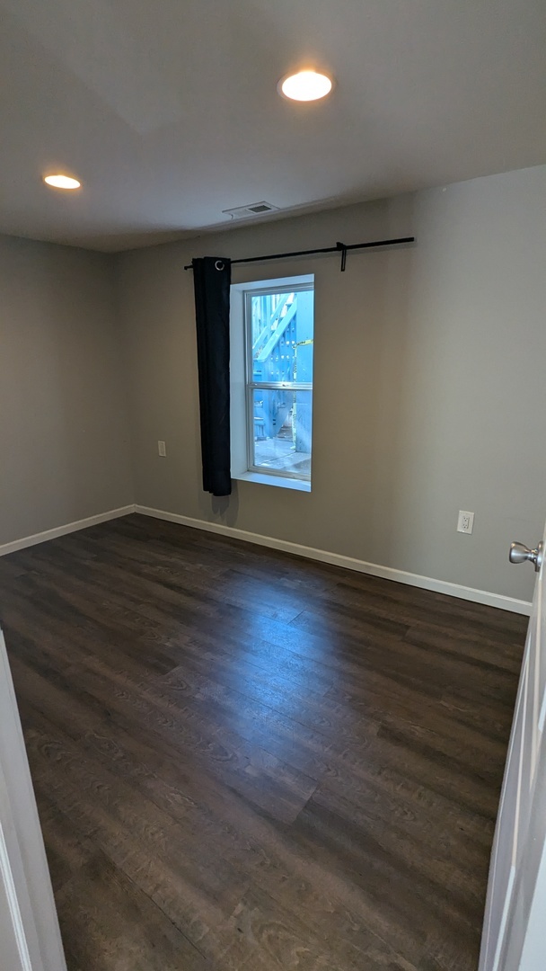 1629 W Beach Avenue Unit: 1R