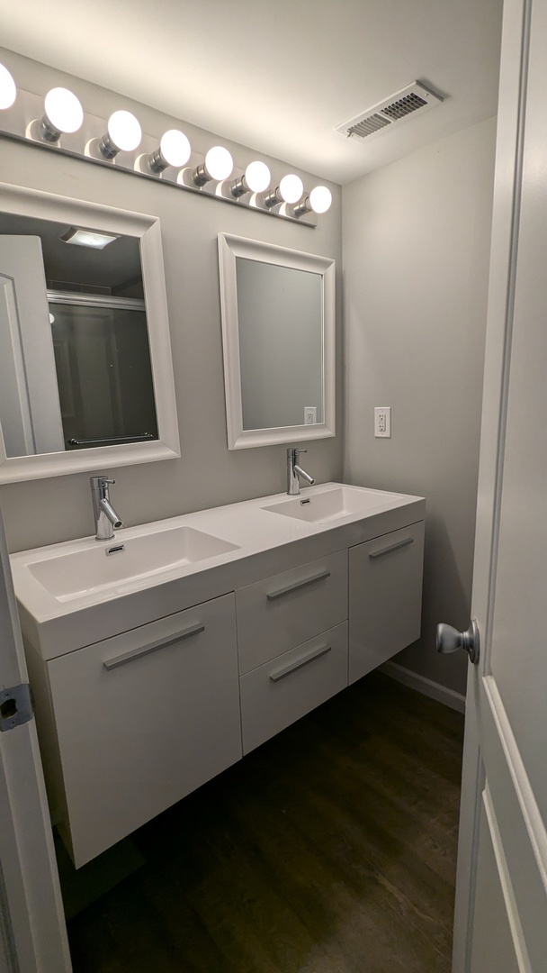 1629 W Beach Avenue Unit: 1R