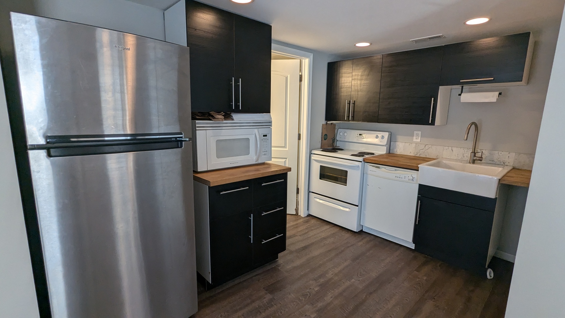 1629 W Beach Avenue Unit: 1R