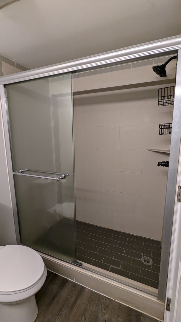 1629 W Beach Avenue Unit: 1R