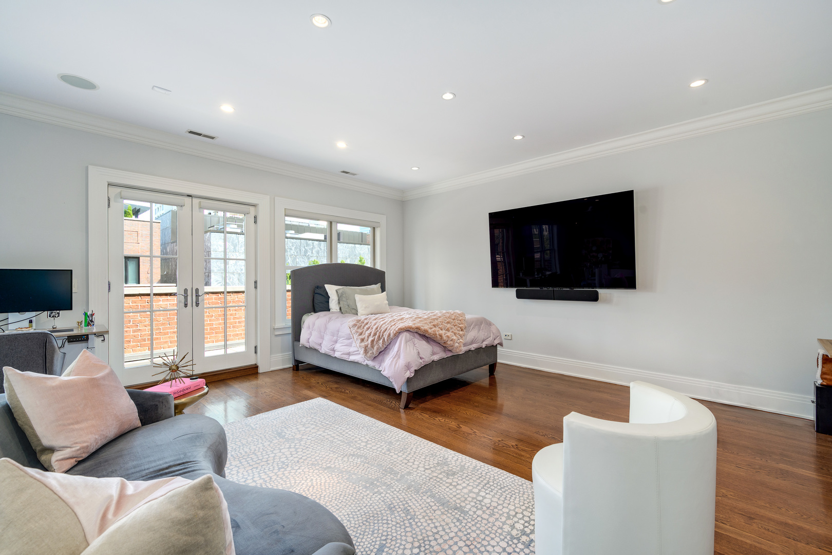 460 W Huron Street