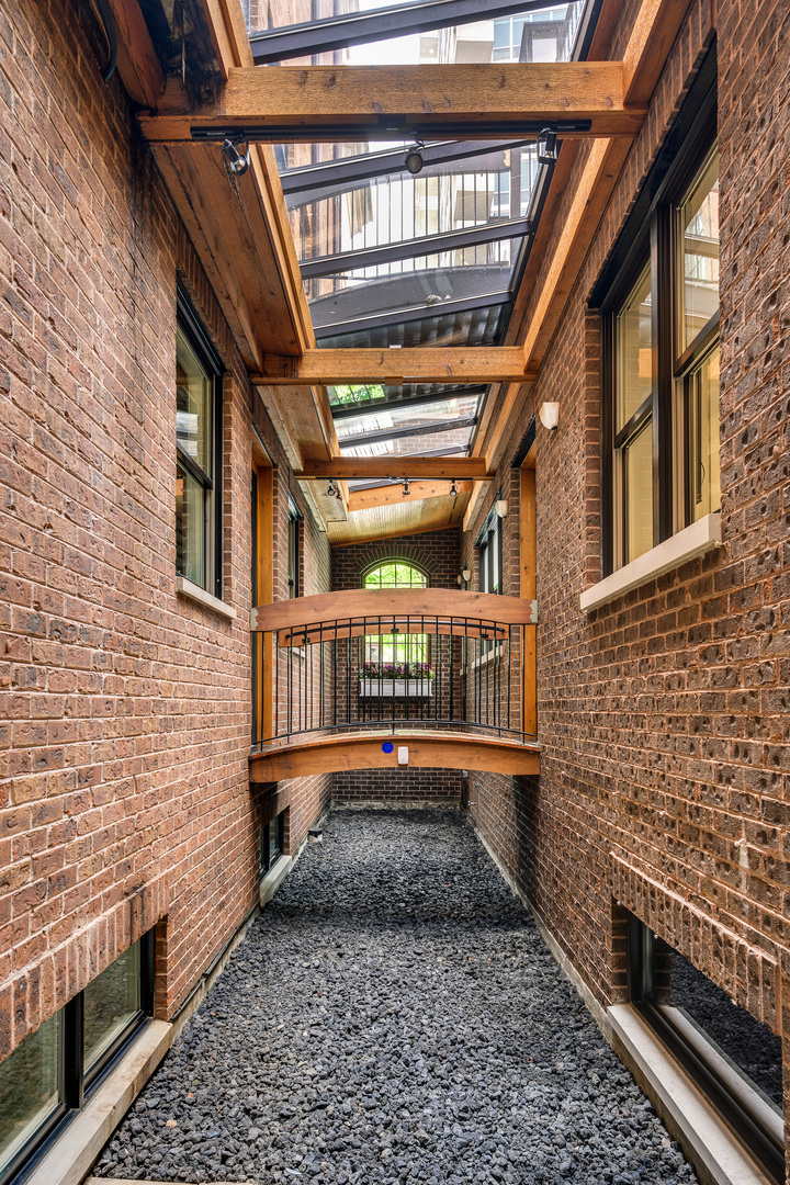 460 W Huron Street