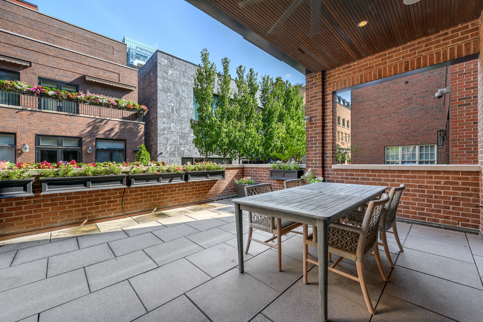 460 W Huron Street