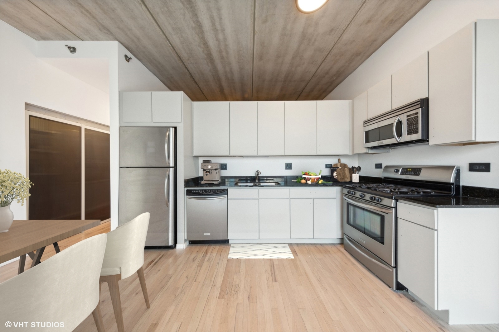 630 N FRANKLIN Street Unit: 810