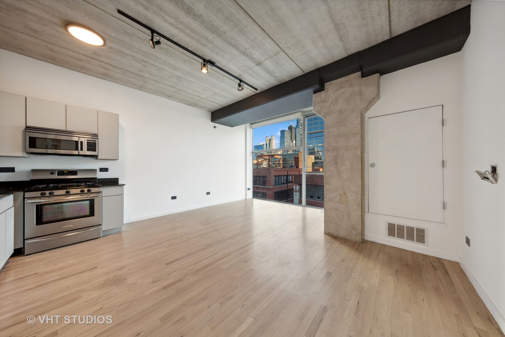 630 N FRANKLIN Street Unit: 810