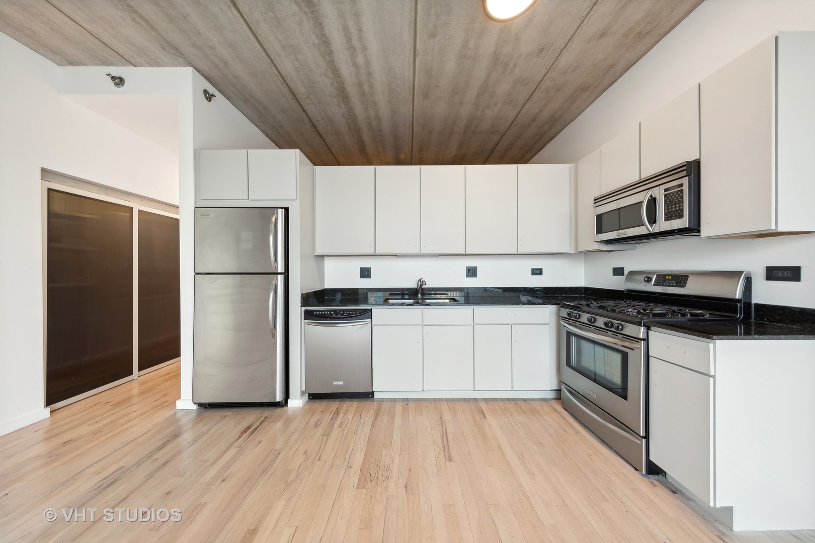 630 N FRANKLIN Street Unit: 810
