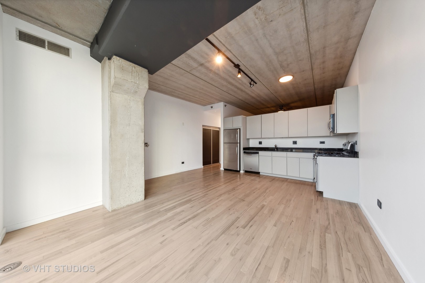630 N FRANKLIN Street Unit: 810