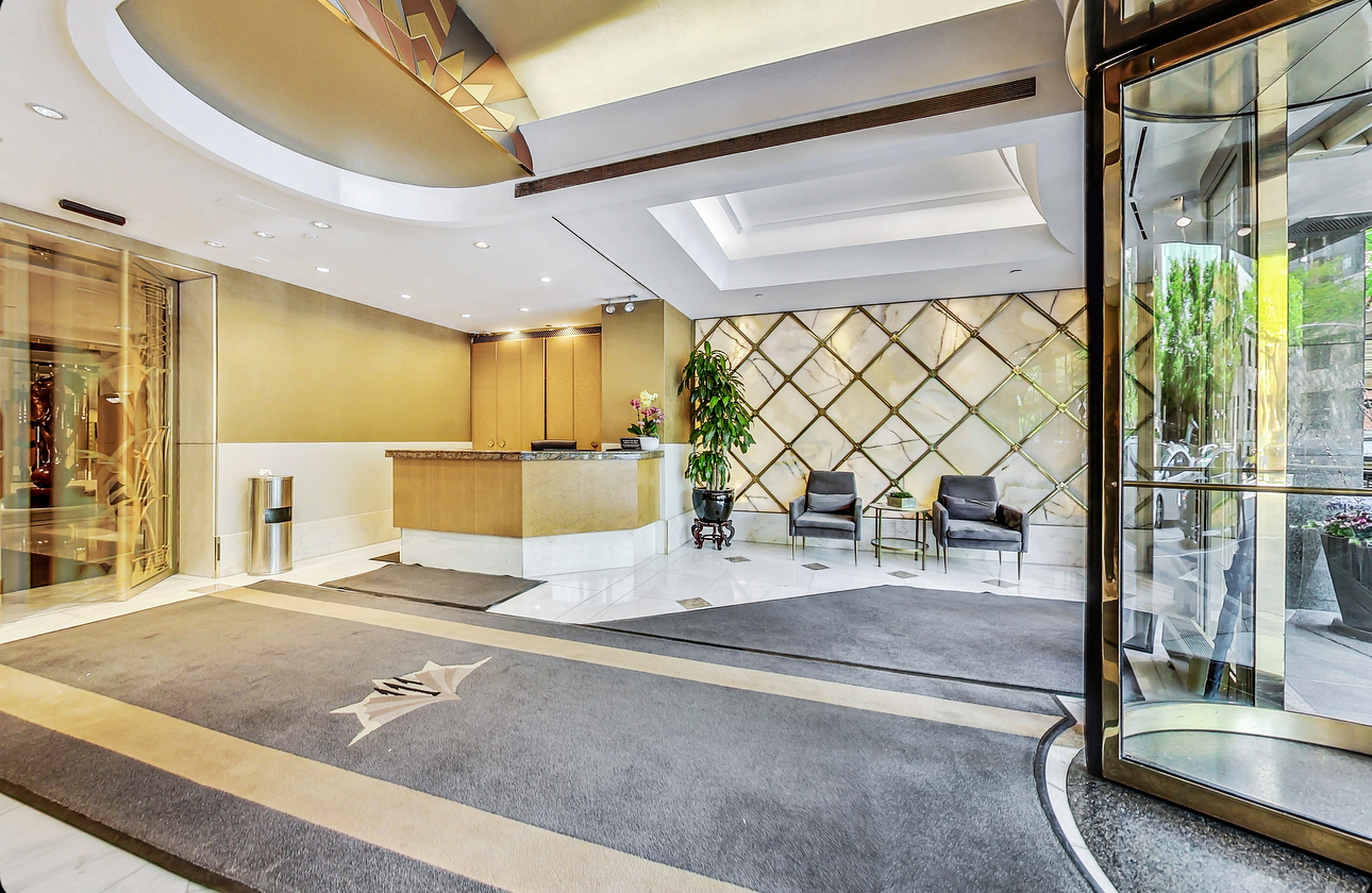 111 E Chestnut Street Unit: 38C