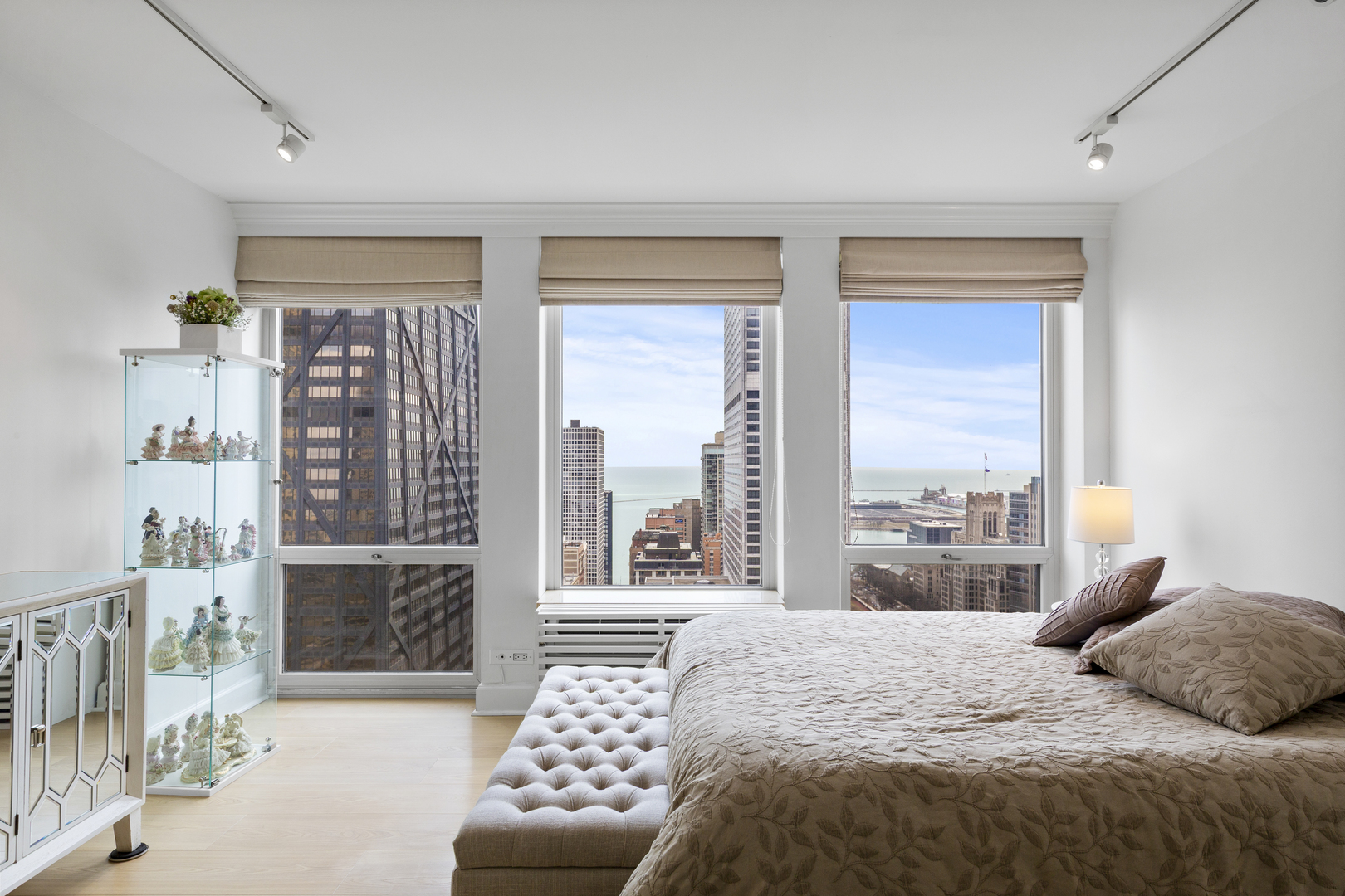 111 E Chestnut Street Unit: 38C