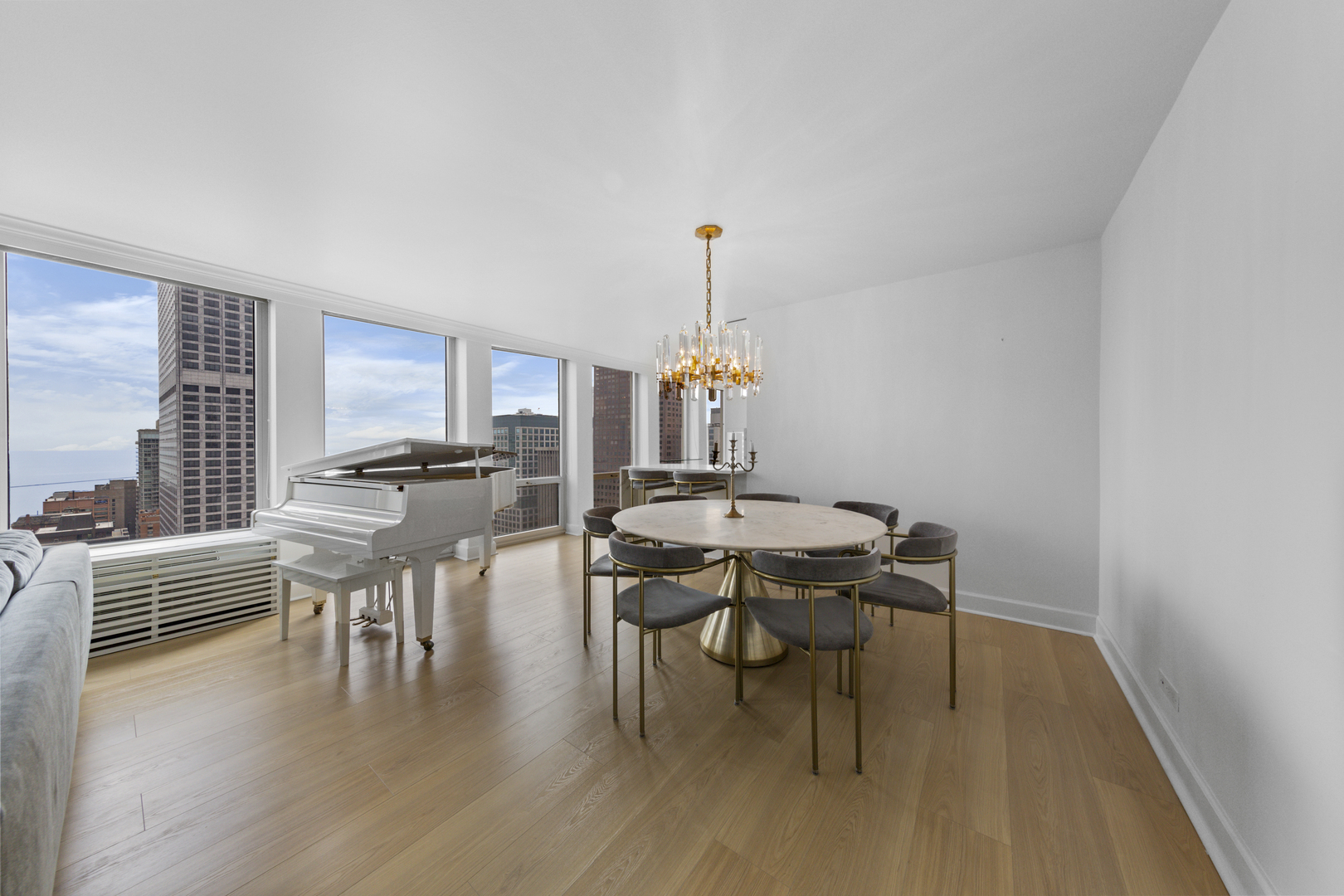 111 E Chestnut Street Unit: 38C