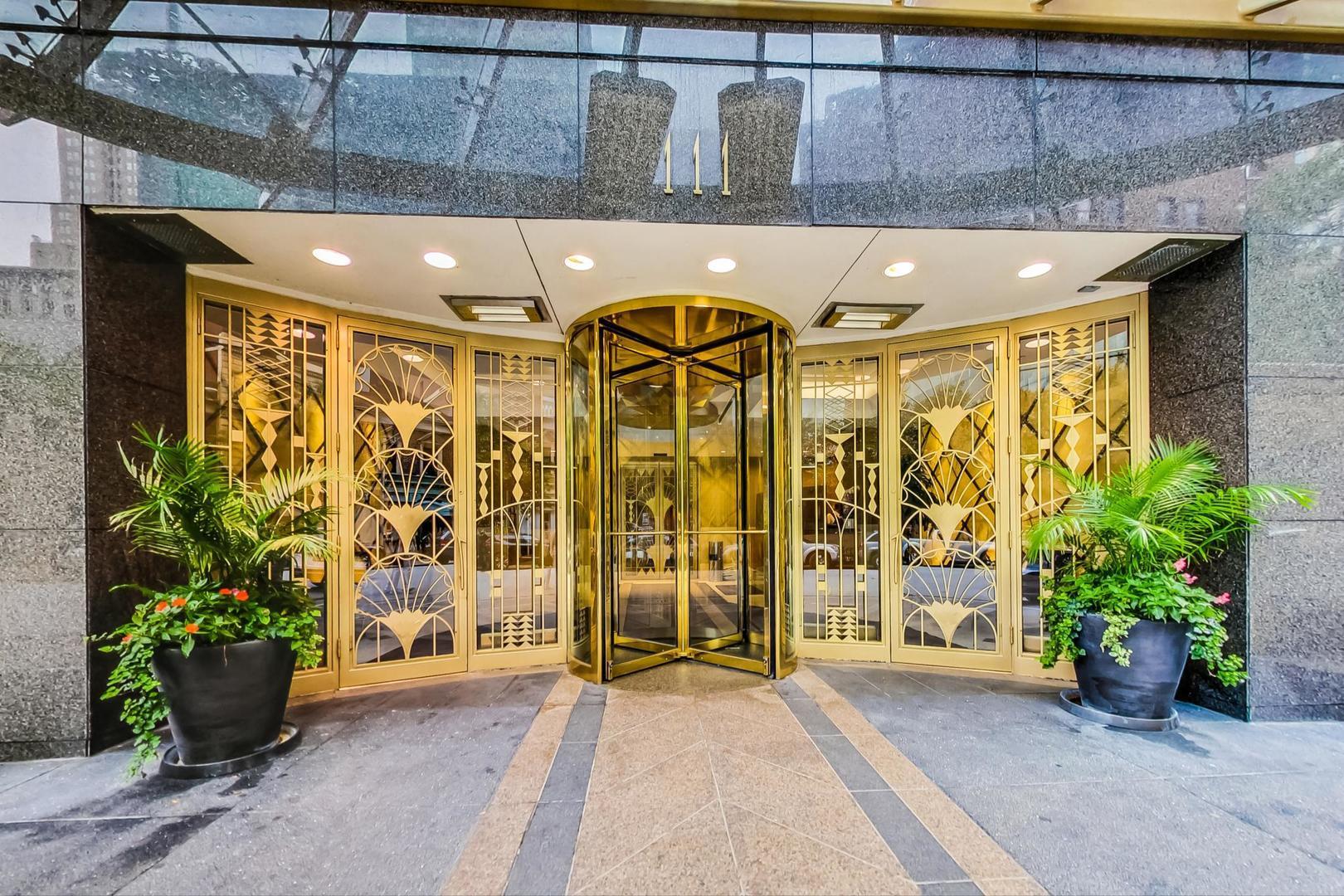111 E Chestnut Street Unit: 38C
