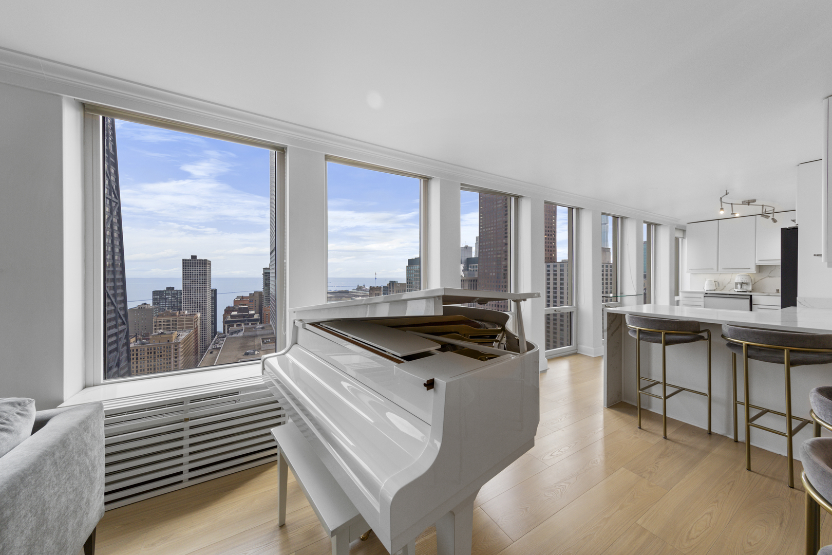111 E Chestnut Street Unit: 38C