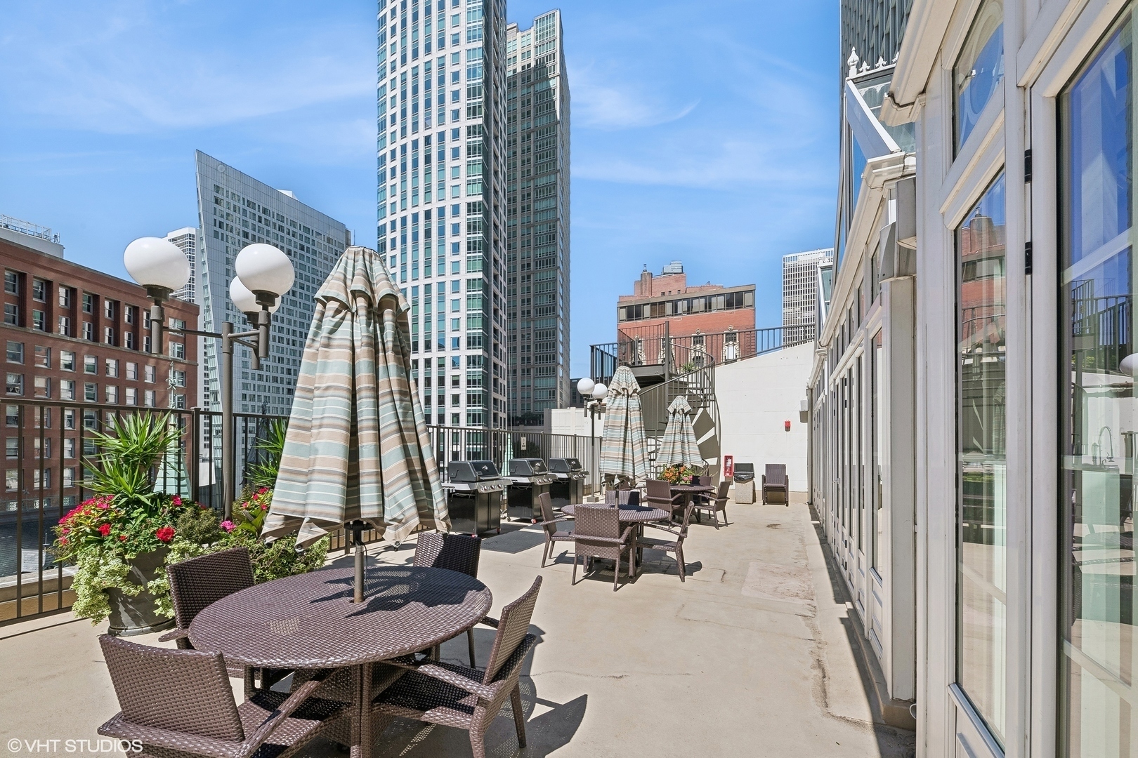 111 E Chestnut Street Unit: 38C
