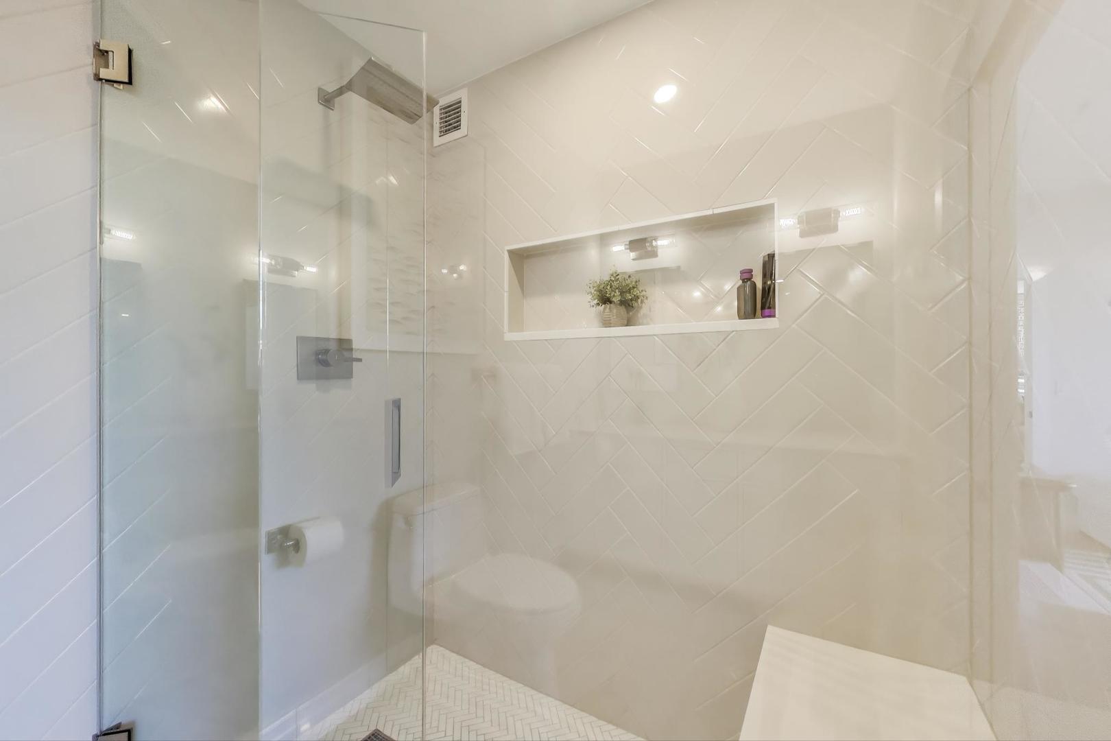 421 W Huron Street Unit: 504