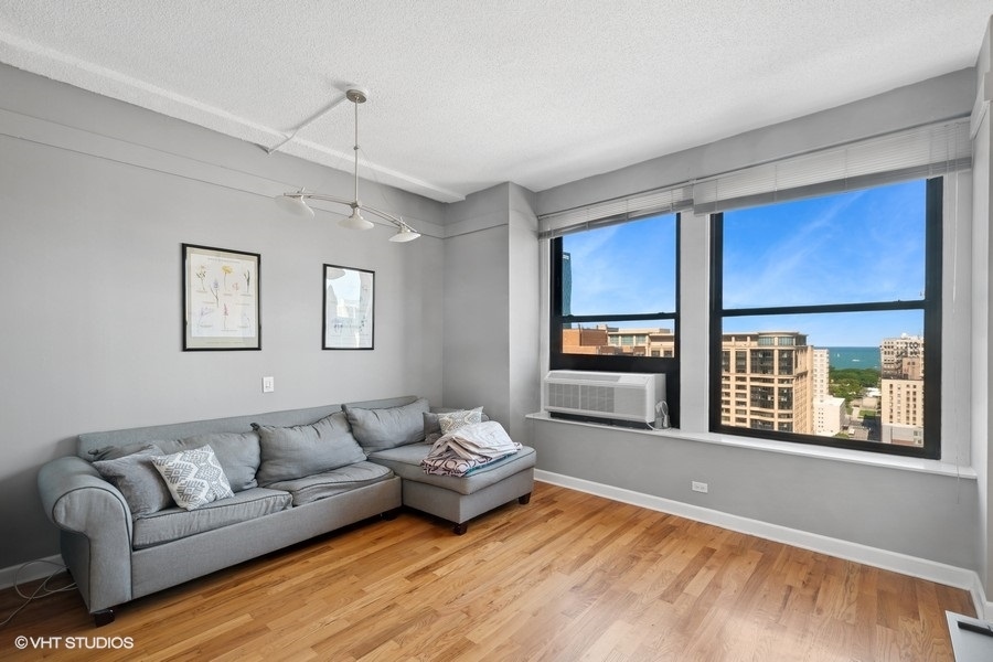 600 S Dearborn Street Unit: 1704