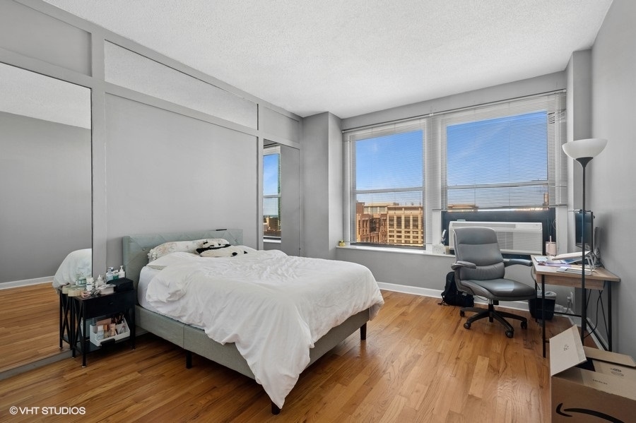 600 S Dearborn Street Unit: 1704