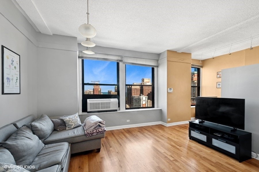 600 S Dearborn Street Unit: 1704