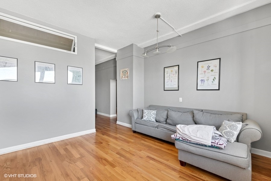 600 S Dearborn Street Unit: 1704