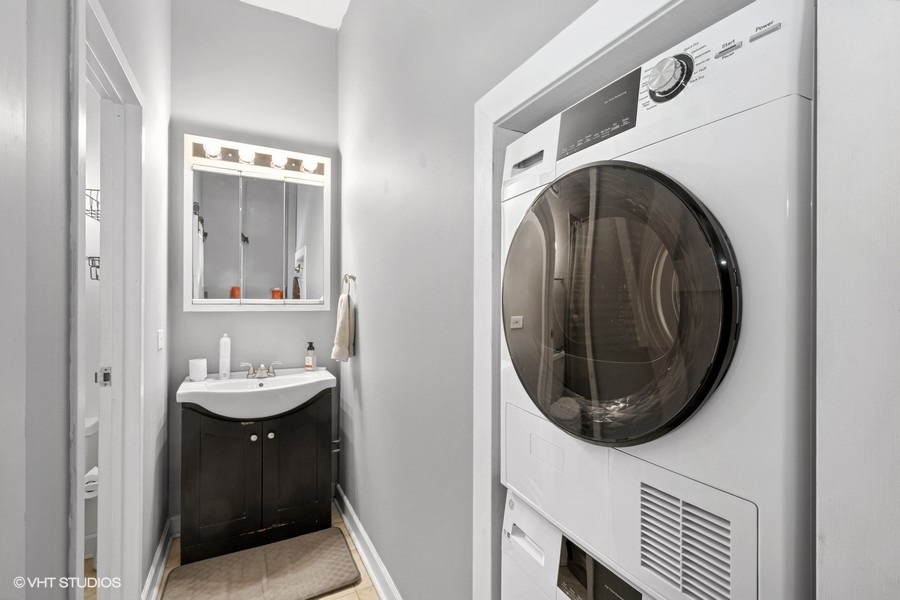 600 S Dearborn Street Unit: 1704