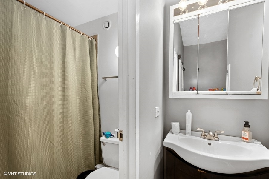 600 S Dearborn Street Unit: 1704