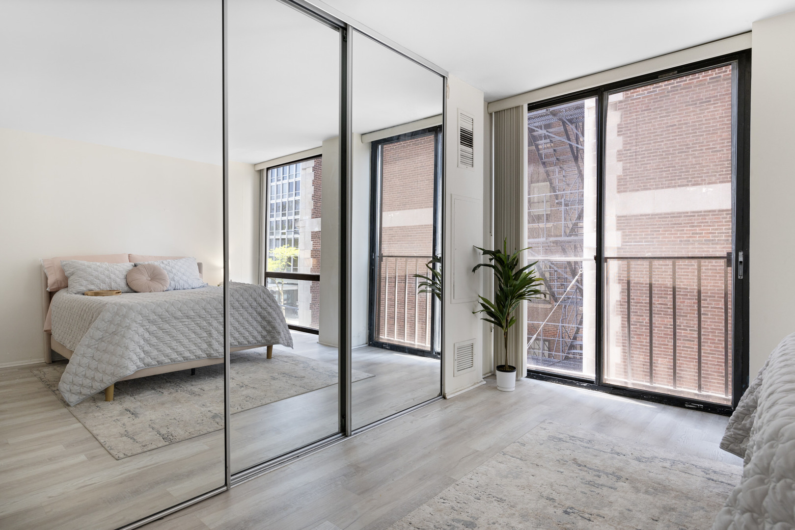 345 W Fullerton Parkway Unit: 402