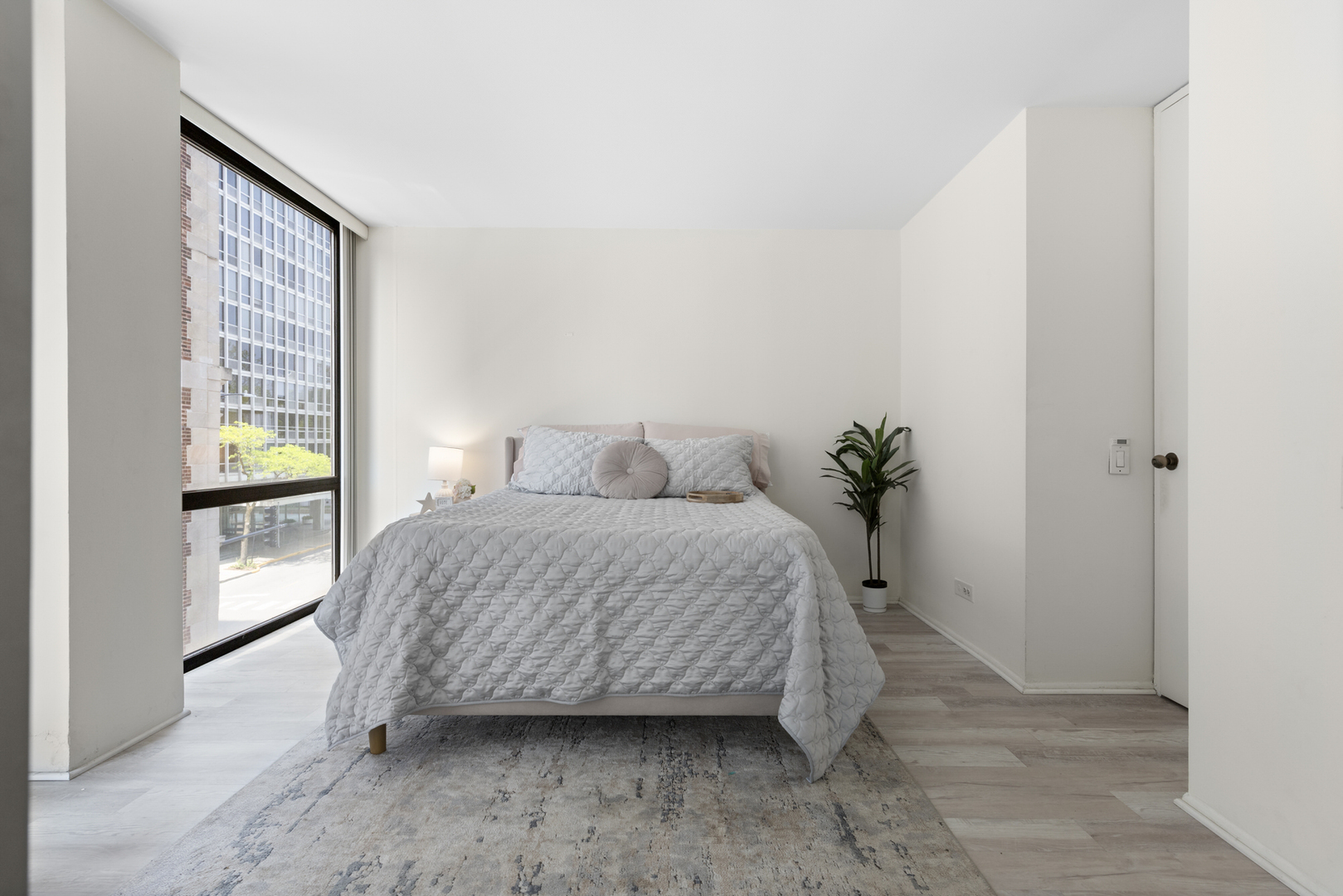 345 W Fullerton Parkway Unit: 402