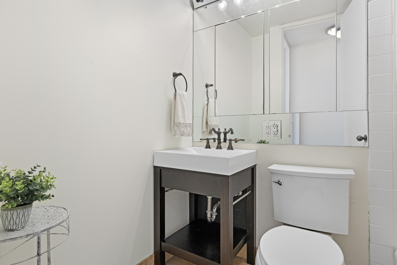 345 W Fullerton Parkway Unit: 402