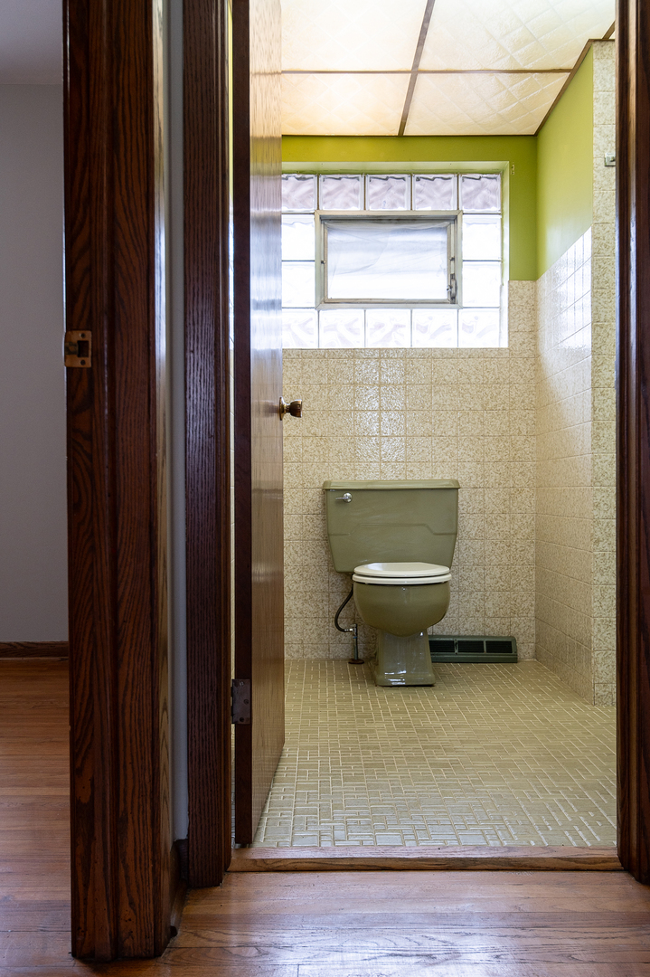 9301 Mcvicker Avenue