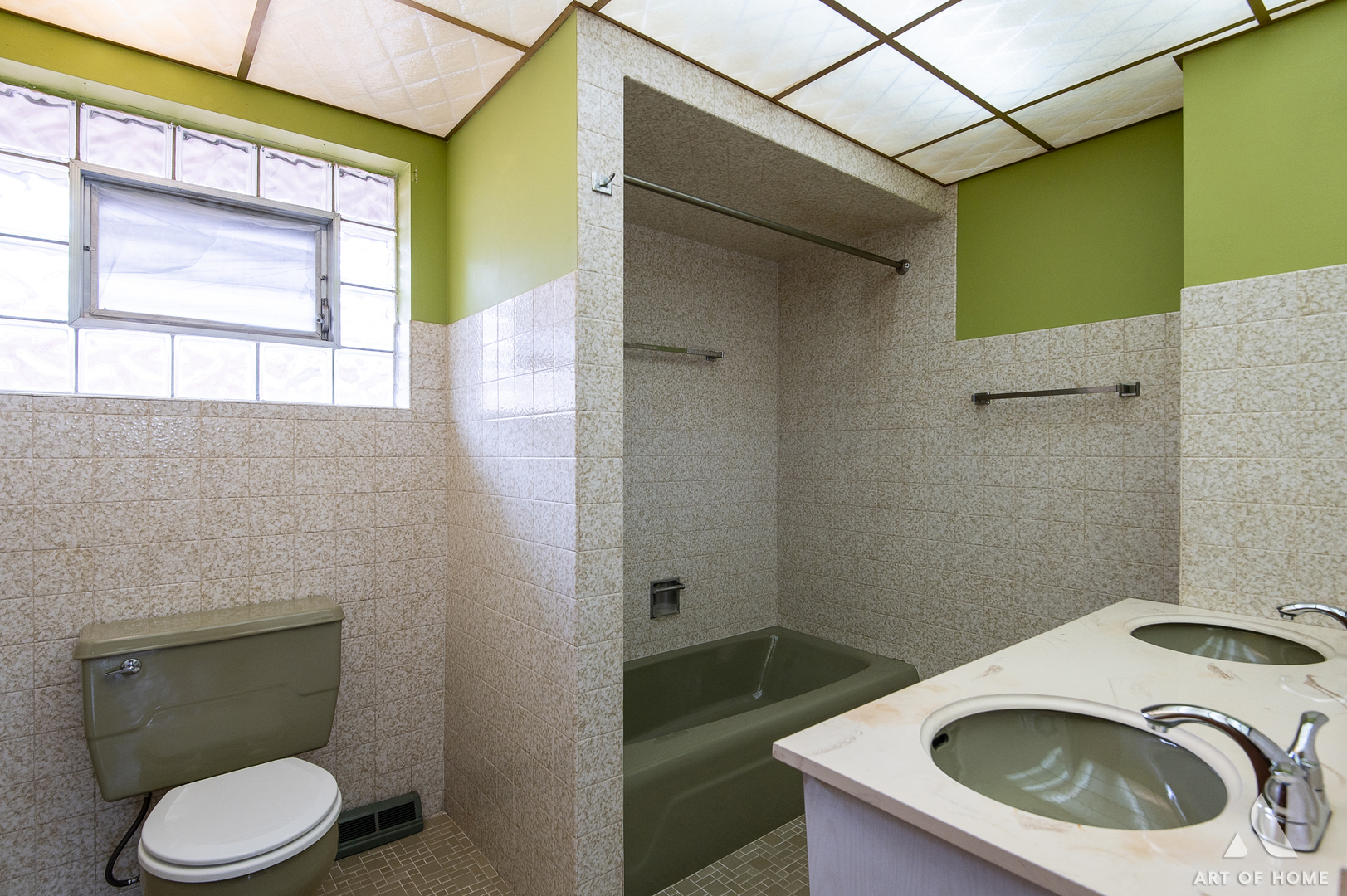 9301 Mcvicker Avenue