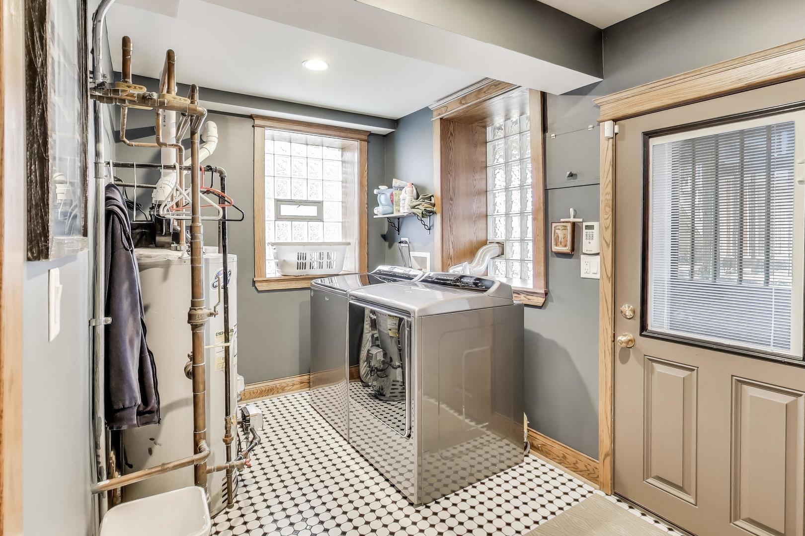 2333 N Spaulding Avenue