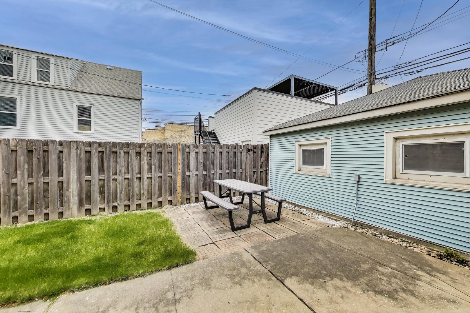 2333 N Spaulding Avenue